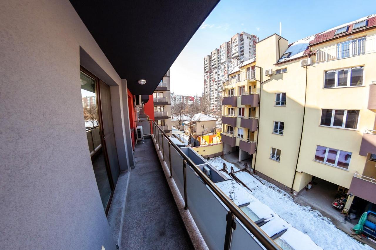 Bright 1Bdr Apartment With A Balcony Sofya Dış mekan fotoğraf